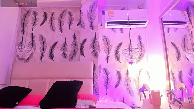 Snapshot of Vivi_prinncess chatting on October 2025 11:04:01 PM Vivi prinncess online show from October 2025 11:04:01 PM