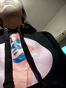 Snapshot of JoLeNe27 chatting on December 2025 06:24:02 PM JoLeNe27 online show from December 2025 06:24:02 PM