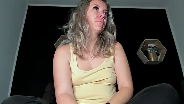 Snapshot of Alesys69 chatting on November 2025 02:22:01 AM Alesys69 online show from November 2025 02:22:01 AM