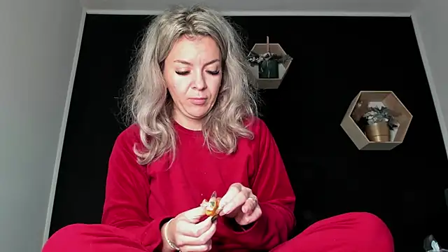 Snapshot of Alesys69 chatting on November 2025 11:38:02 PM Alesys69 online show from November 2025 11:38:02 PM