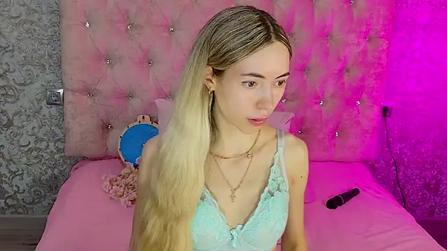 Snapshot of Akilla_Queen chatting on June 2026 02:01:01 AM Akilla Queen online show from June 2026 02:01:01 AM