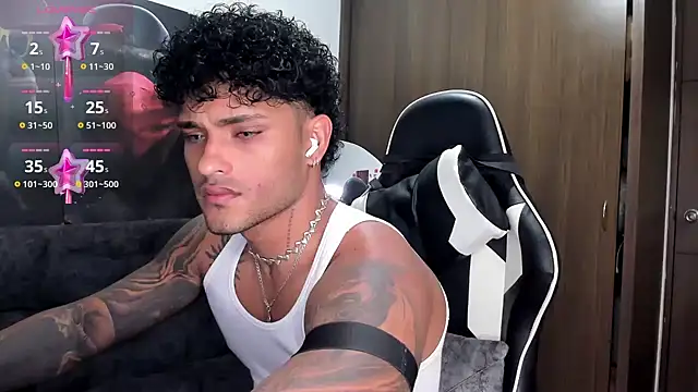 Snapshot of Alessandro_Vanni chatting on October 2025 01:17:01 AM Alessandro Vanni online show from October 2025 01:17:01 AM