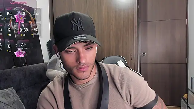 Snapshot of Alessandro_Vanni chatting on November 2025 02:22:02 AM Alessandro Vanni online show from November 2025 02:22:02 AM