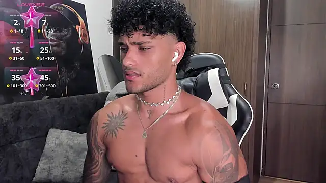 Snapshot of Alessandro_Vanni chatting on November 2025 02:23:02 AM Alessandro Vanni online show from November 2025 02:23:02 AM