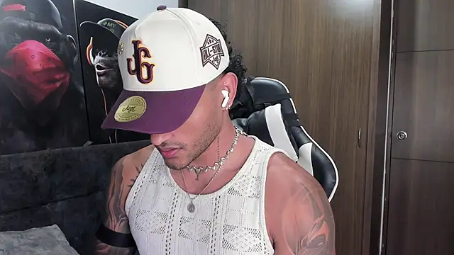 Snapshot of Alessandro_Vanni chatting on November 2025 01:48:01 AM Alessandro Vanni online show from November 2025 01:48:01 AM