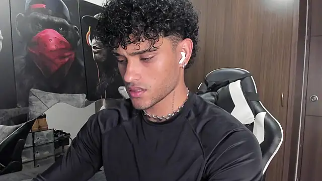 Snapshot of Alessandro_Vanni chatting on November 2025 11:27:01 PM Alessandro Vanni online show from November 2025 11:27:01 PM