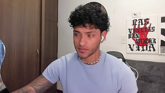 Snapshot of Alessandro_Vanni chatting on January 2026 01:48:01 PM Alessandro Vanni online show from January 2026 01:48:01 PM