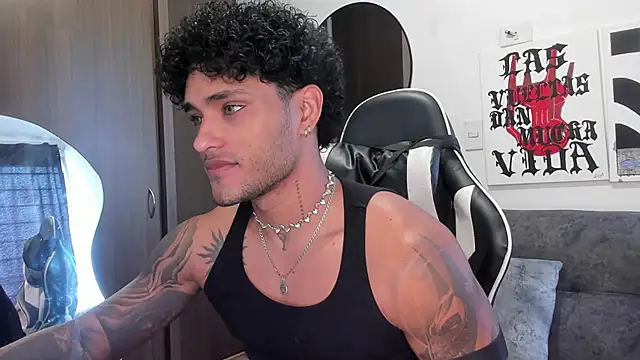 Snapshot of Alessandro_Vanni chatting on February 2026 02:34:01 PM Alessandro Vanni online show from February 2026 02:34:01 PM