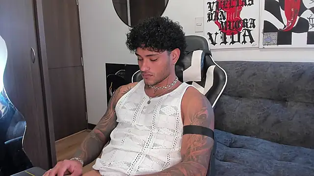 Snapshot of Alessandro_Vanni chatting on February 2026 06:59:02 PM Alessandro Vanni online show from February 2026 06:59:02 PM