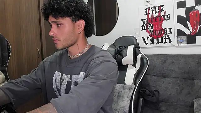 Snapshot of Alessandro_Vanni chatting on February 2026 12:33:02 AM Alessandro Vanni online show from February 2026 12:33:02 AM