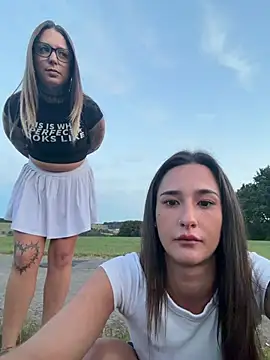 joanaelaa online show from July 2026 07:39:01 PM