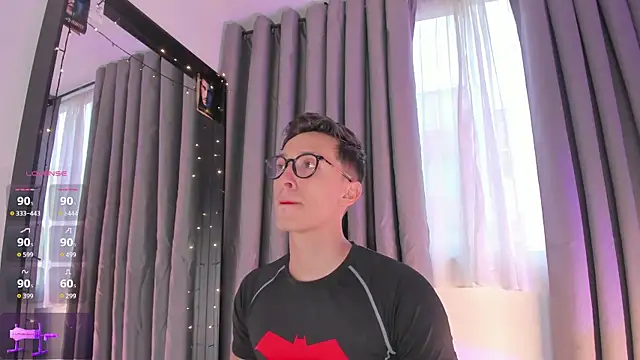 Thiago jones online show from November 2025 09:47:01 PM