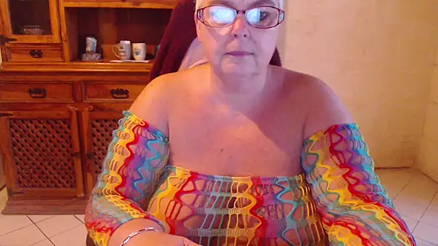 MISS LINDAH online show from June 2026 04:40:01 AM