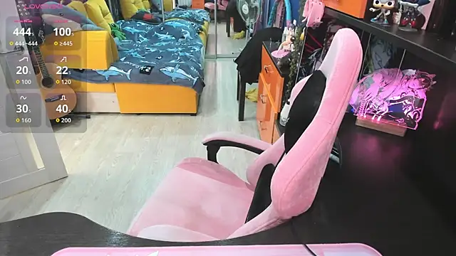 Softie Sofy online show from October 2025 05:18:01 AM