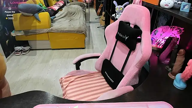 Softie Sofy online show from April 2026 01:10:01 AM