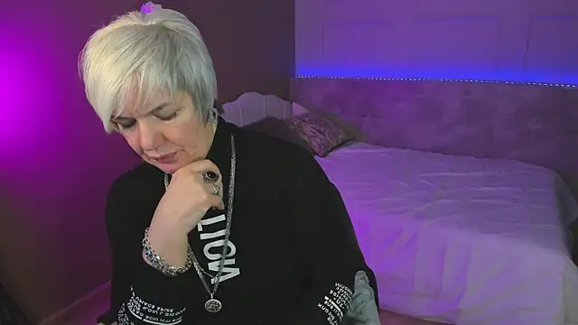 Snapshot of CarmenSoft chatting on October 2025 09:04:02 PM CarmenSoft online show from October 2025 09:04:02 PM