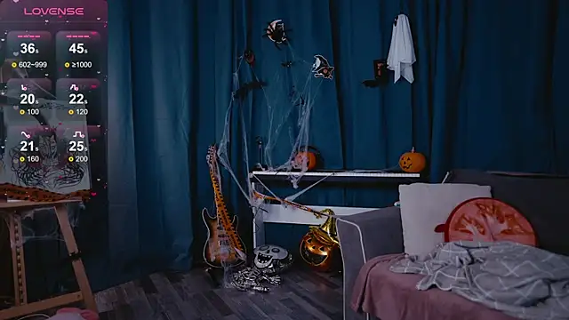 Snapshot of MadnessAlison chatting on October 2025 07:32:01 PM MadnessAlison online show from October 2025 07:32:01 PM