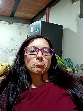 Snapshot of Perladulce chatting on May 2026 04:37:02 PM Perladulce online show from May 2026 04:37:02 PM