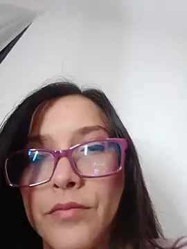 Snapshot of Perladulce chatting on June 2026 11:42:02 PM Perladulce online show from June 2026 11:42:02 PM