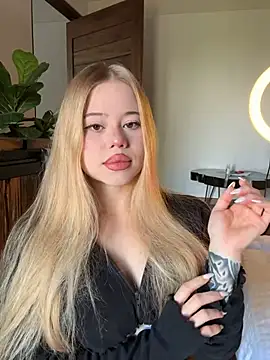 curchez  online show from April 2026 08:54:01 PM