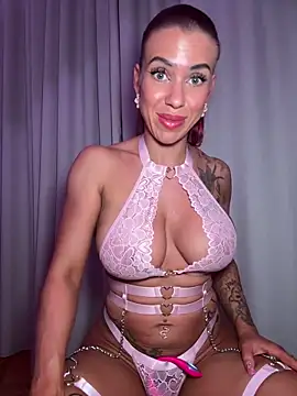 Snapshot of Pia_July_ chatting on October 2025 08:19:01 PM Pia July online show from October 2025 08:19:01 PM