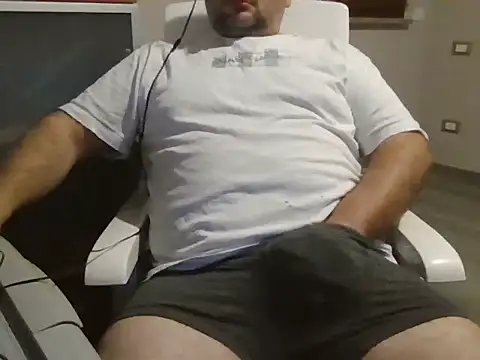 Snapshot of iron_boy80 chatting on November 2025 08:46:01 AM iron boy80 online show from November 2025 08:46:01 AM