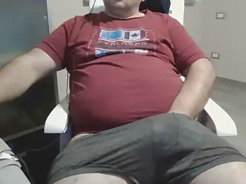 Snapshot of iron_boy80 chatting on November 2025 10:29:01 AM iron boy80 online show from November 2025 10:29:01 AM