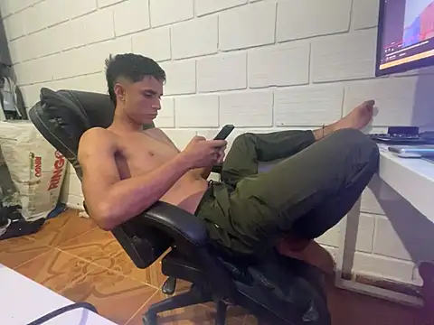 Max TheHorseDick online show from February 2026 04:16:01 AM