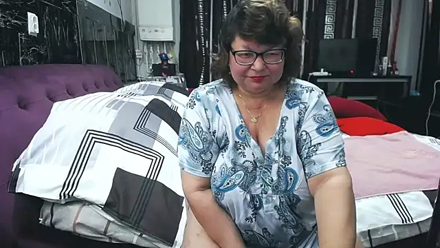 Snapshot of SweetMommaX chatting on June 2026 01:45:01 PM SweetMommaX online show from June 2026 01:45:01 PM