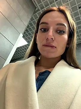 Snapshot of -AngelAri- chatting on November 2025 09:14:02 PM -AngelAri- online show from November 2025 09:14:02 PM