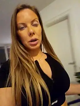 novaforyou1 online show from December 2025 04:23:02 PM