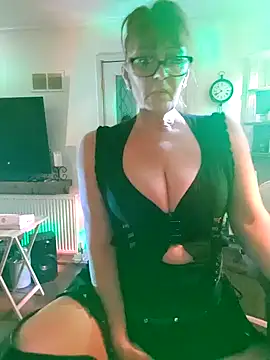 Snapshot of COUPLE4VOYEUR01 chatting on February 2025 07:55:01 PM COUPLE4VOYEUR01 online show from February 2025 07:55:01 PM