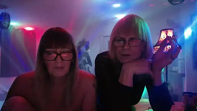 Snapshot of COUPLE4VOYEUR01 chatting on November 2025 07:56:02 PM COUPLE4VOYEUR01 online show from November 2025 07:56:02 PM