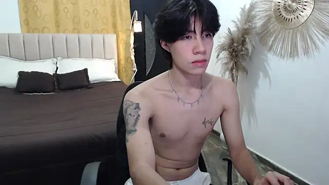 Elio-cam online show from November 2025 08:14:02 AM