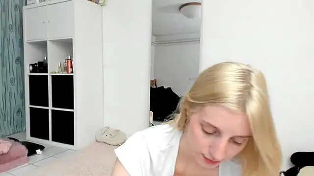 KenzieDawton online show from March 2026 06:44:01 PM