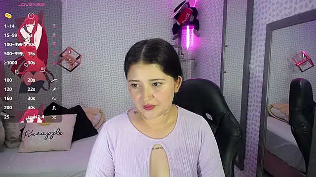 BIANCAROY1 online show from February 2025 06:48:02 PM