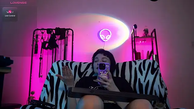 Snapshot of CyberXGoddess chatting on December 2025 02:19:01 AM CyberXGoddess online show from December 2025 02:19:01 AM