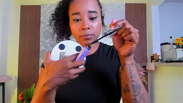 Snapshot of kelly_thomson chatting on November 2025 10:54:02 PM kelly thomson online show from November 2025 10:54:02 PM