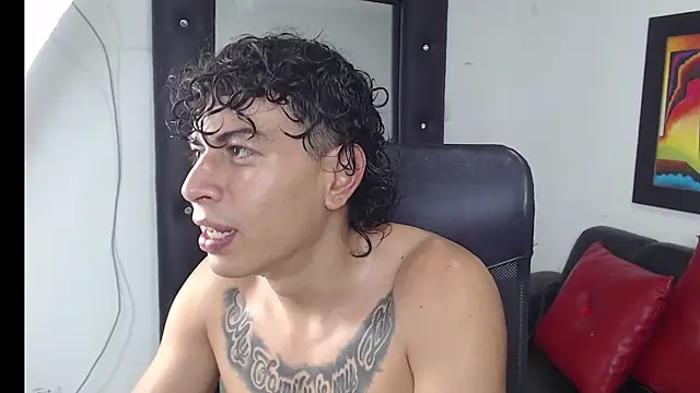 Snapshot of Strongernastyx chatting on January 2025 09:42:02 PM Strongernastyx online show from January 2025 09:42:02 PM