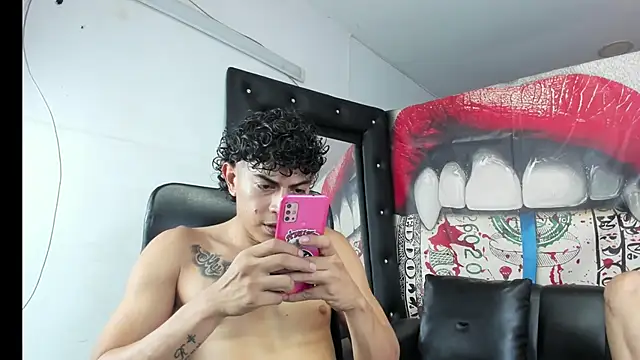 Snapshot of Strongernastyx chatting on January 2025 10:19:01 PM Strongernastyx online show from January 2025 10:19:01 PM