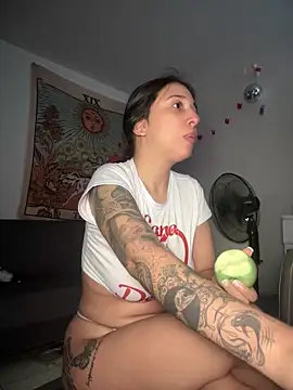 Snapshot of kiaraglam2 chatting on November 2025 01:11:02 PM kiaraglam2 online show from November 2025 01:11:02 PM