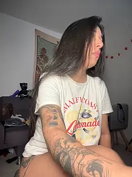 Snapshot of kiaraglam2 chatting on November 2025 01:32:02 PM kiaraglam2 online show from November 2025 01:32:02 PM