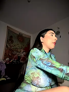 Snapshot of kiaraglam2 chatting on November 2025 05:43:01 AM kiaraglam2 online show from November 2025 05:43:01 AM