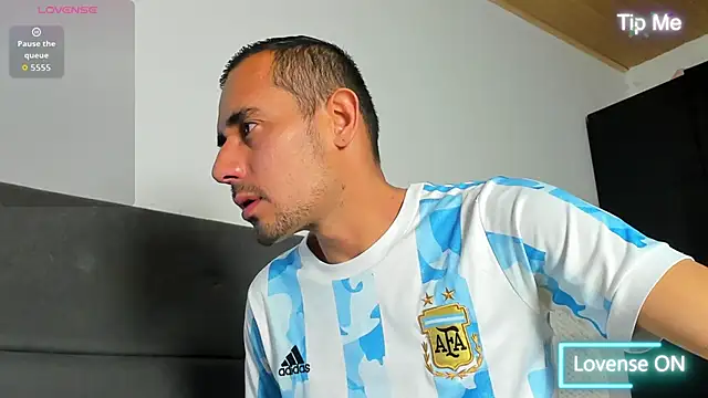 jhonyalzate2 online show from April 2026 03:34:02 AM