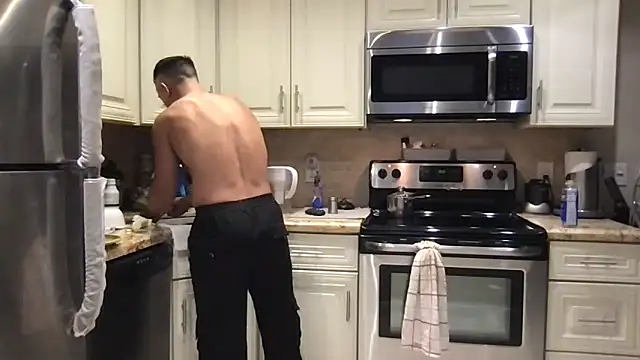 Snapshot of BigGuyMuscle chatting on May 2026 10:27:02 PM BigGuyMuscle online show from May 2026 10:27:02 PM