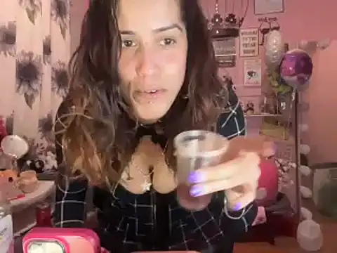 Snapshot of latinacubana chatting on January 2025 09:54:02 AM latinacubana online show from January 2025 09:54:02 AM