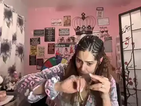 Snapshot of latinacubana chatting on January 2025 01:30:01 AM latinacubana online show from January 2025 01:30:01 AM