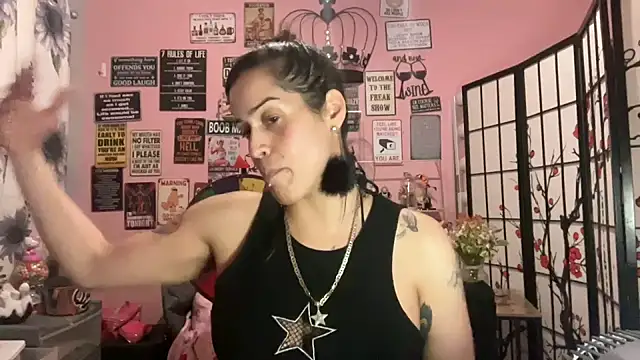 Snapshot of latinacubana chatting on February 2025 07:15:02 AM latinacubana online show from February 2025 07:15:02 AM