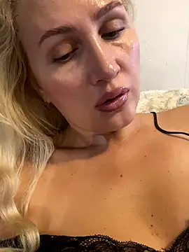 YourBlondee online show from October 2025 02:00:01 AM