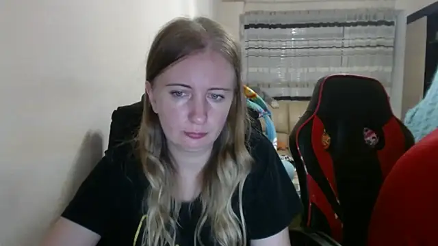 Snapshot of PeterAndJen chatting on September 2025 07:49:02 PM PeterAndJen online show from September 2025 07:49:02 PM